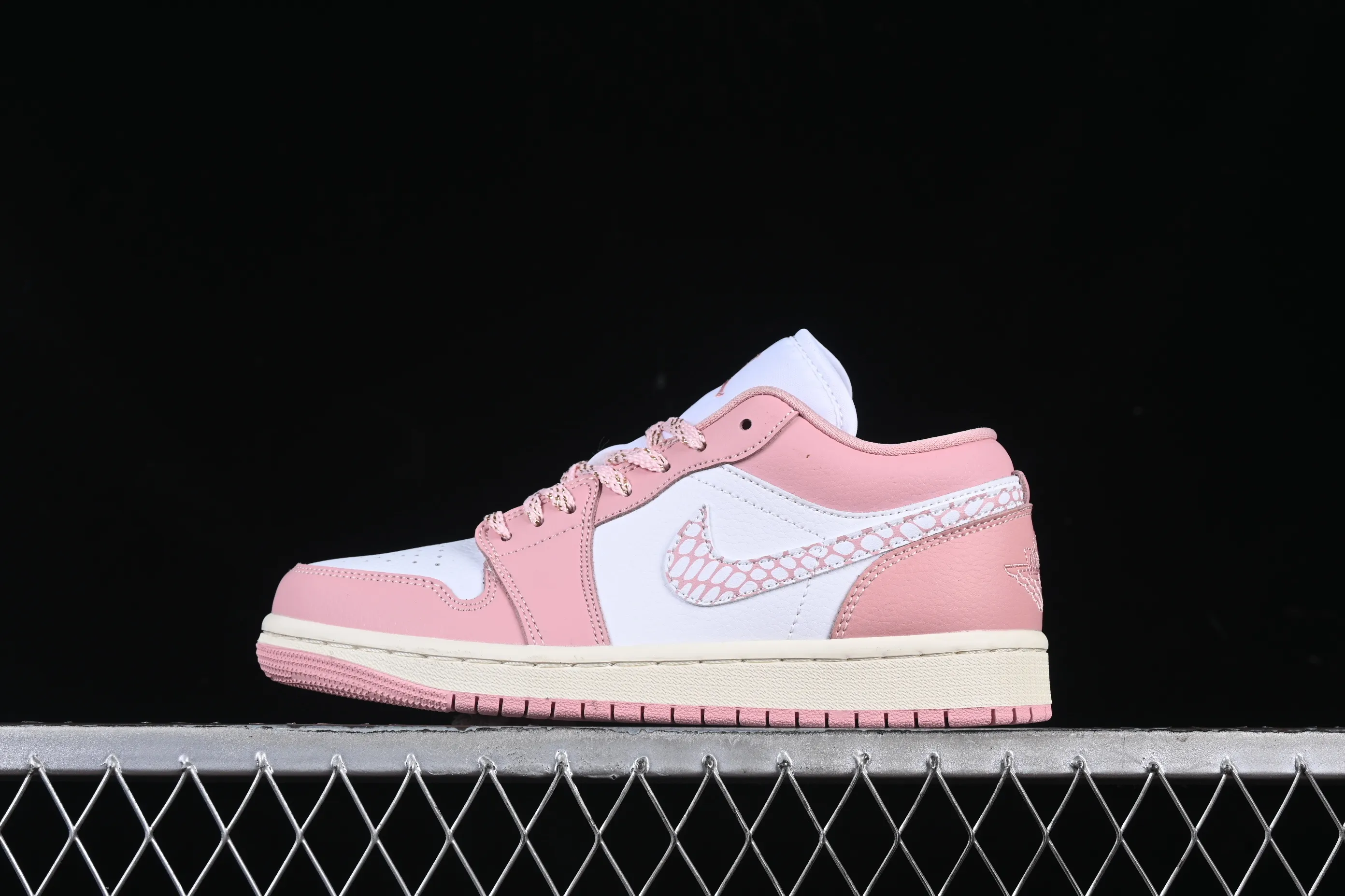 All categories Air Jordan Jordan series basketball shoes Air Jordan 1 Low Air Jordan 1 Low AJ1 Joe 1 customized model white pink low-top cultural and leisure sports sneakers DC0774-162